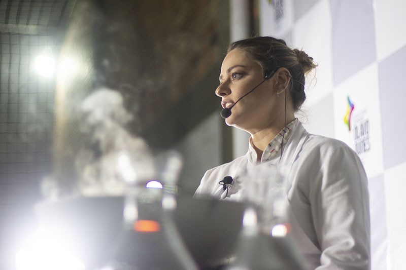 Maria Antonia Russi ministra Aula-Show na Escola Crist&atilde;  Reverendo Olavo Nunes.